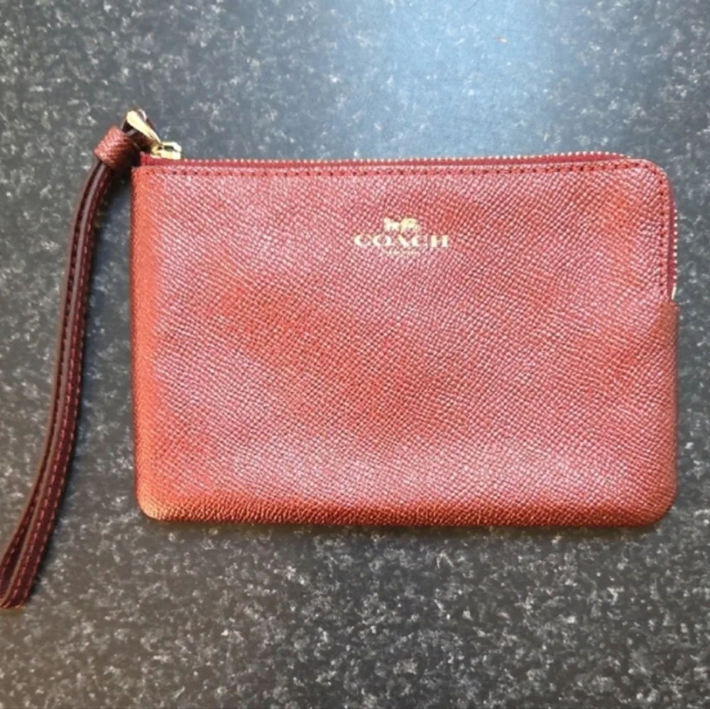 Coach Corner Zipper Pebble Crossgrain Leather Metalic Red Wristlet